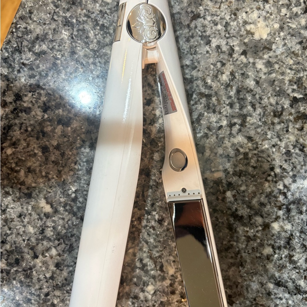 Tyme Pro 2-in-1 Women’s Hair Curler and Straightener White No Box Brand New